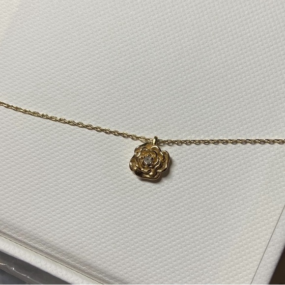 14k solid gold rose necklace with diamond accent - Picture 1 of 4